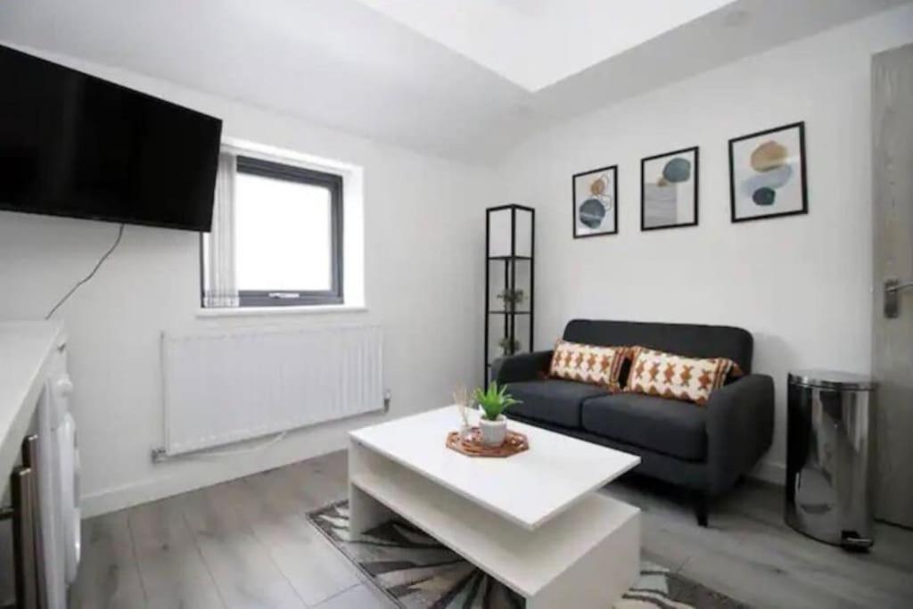 Luxury Redefined:Cardiff 1-Bed Daire Dış mekan fotoğraf